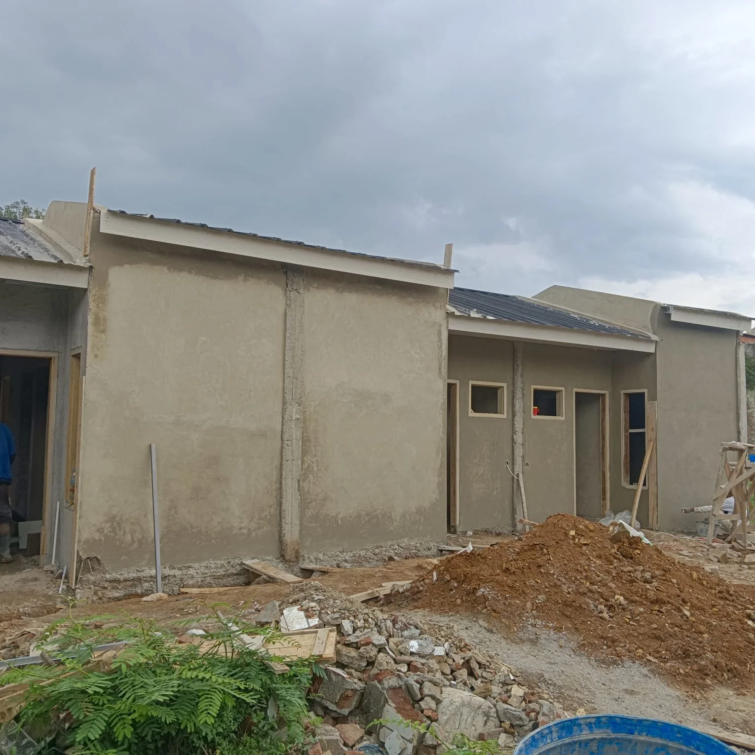 Struktur dan finishing rumah oleh Purnama Design Build